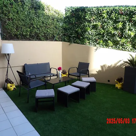 Le Jardin Ensoleille Du Domaine Des Mandariniers