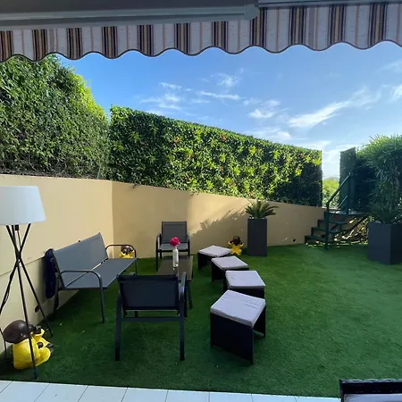 Le Jardin Ensoleille Du Domaine Des Mandariniers *